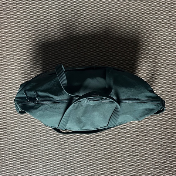 LULULEMON 3 IN 1 GYM DUFFLE BAG RAINFOREST GREEN 30L - Picture 7 of 16